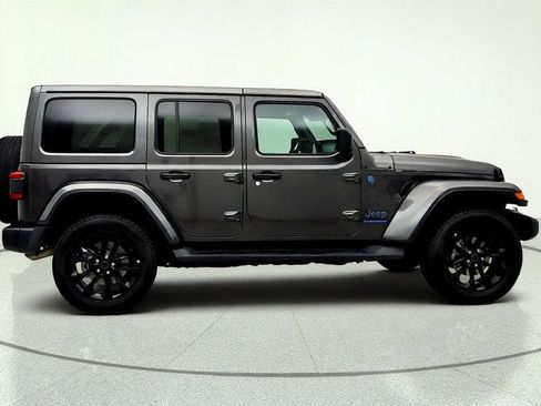 Used 2025 Jeep Wrangler Unlimited Sahara AWD/4WD image 4