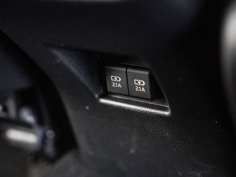 Used 2021 Toyota Venza LE image 34