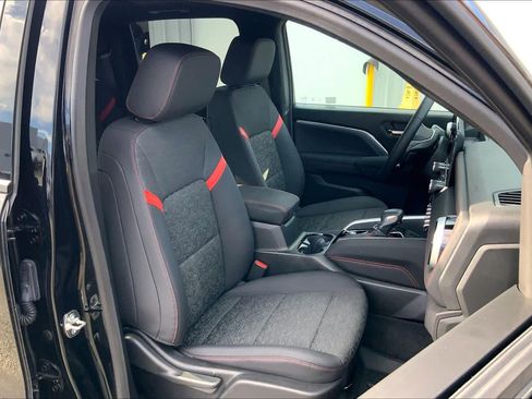 Certified 2024 Chevrolet Colorado Z71 w/ LPO, Dark Essentials Package image 7