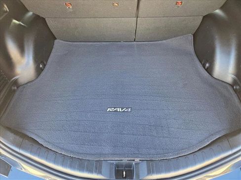 Certified 2018 Toyota RAV4 XLE image 5