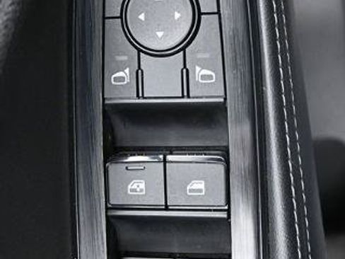 Used 2023 Nissan Rogue SV FWD image 15