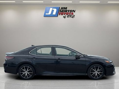 Used 2023 Toyota Camry SE FWD image 4