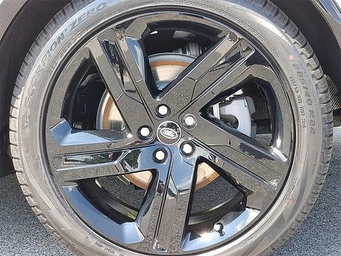 New 2025 Land Rover Discovery Dynamic SE image 5