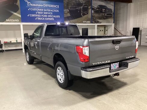Used 2017 Nissan Titan SV image 3
