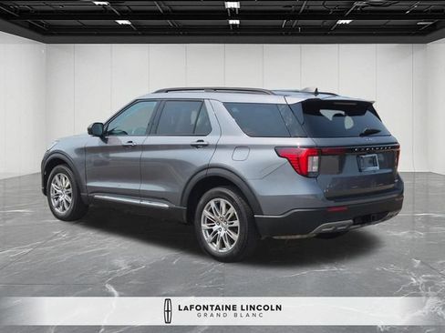 Used 2025 Ford Explorer Active w/ Active Comfort Package AWD/4WD image 3