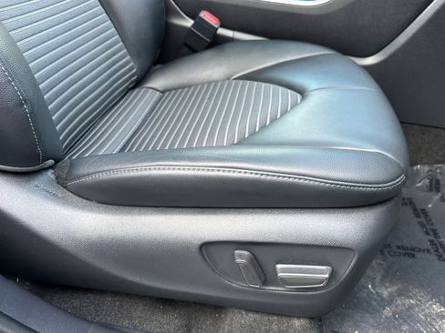 Used 2024 Toyota Highlander XSE FWD image 24