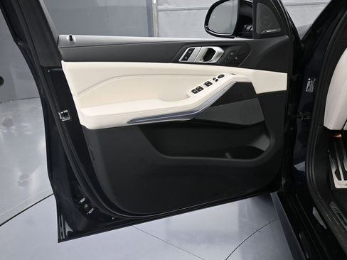 Used 2024 BMW X5 xDrive40i w/ M Sport Package image 16