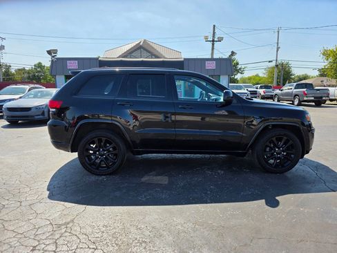 Used 2018 Jeep Grand Cherokee Altitude image 29