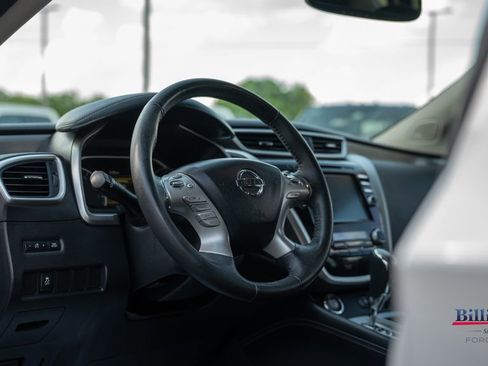Used 2018 Nissan Murano SV w/ Premium Package image 10