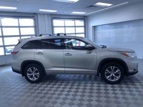 Used 2015 Toyota Highlander XLE image 32