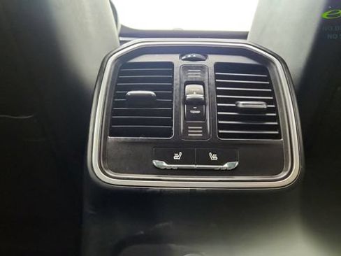 Used 2018 Porsche Macan AWD/4WD image 35