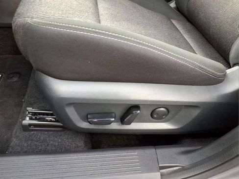 Certified 2025 Nissan Rogue SV AWD/4WD image 12