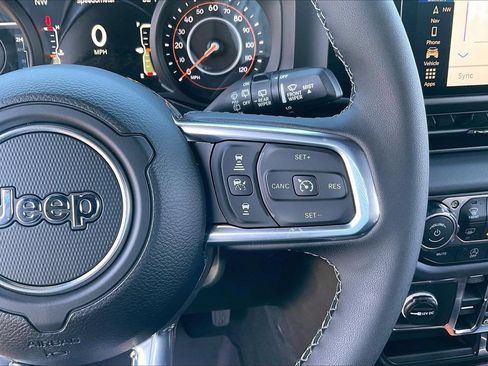 New 2026 Jeep Wrangler Unlimited Sahara AWD/4WD image 29