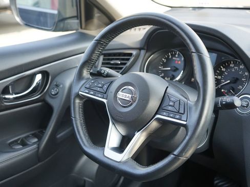Used 2019 Nissan Rogue SV image 23