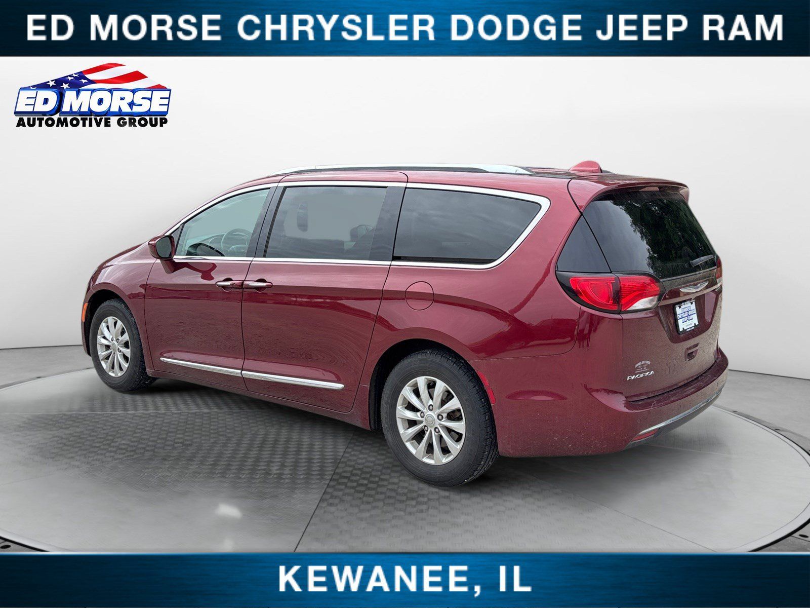 Used 2018 Chrysler Pacifica Touring-L FWD image 3