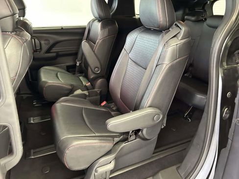 Used 2025 Toyota Sienna XSE FWD image 15