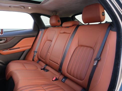 Used 2018 Jaguar F-PACE Portfolio image 43