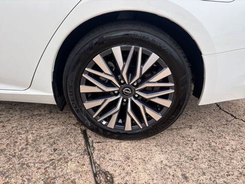 Used 2025 Nissan Altima 2.5 SV FWD image 30