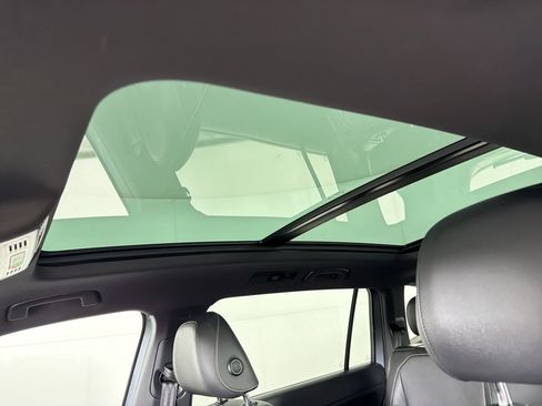 Used 2023 Volkswagen Tiguan SE R-Line image 16