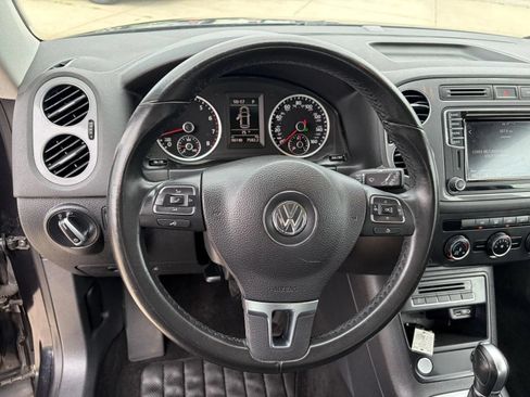 Used 2017 Volkswagen Tiguan Limited w/ Premium Package AWD/4WD image 12