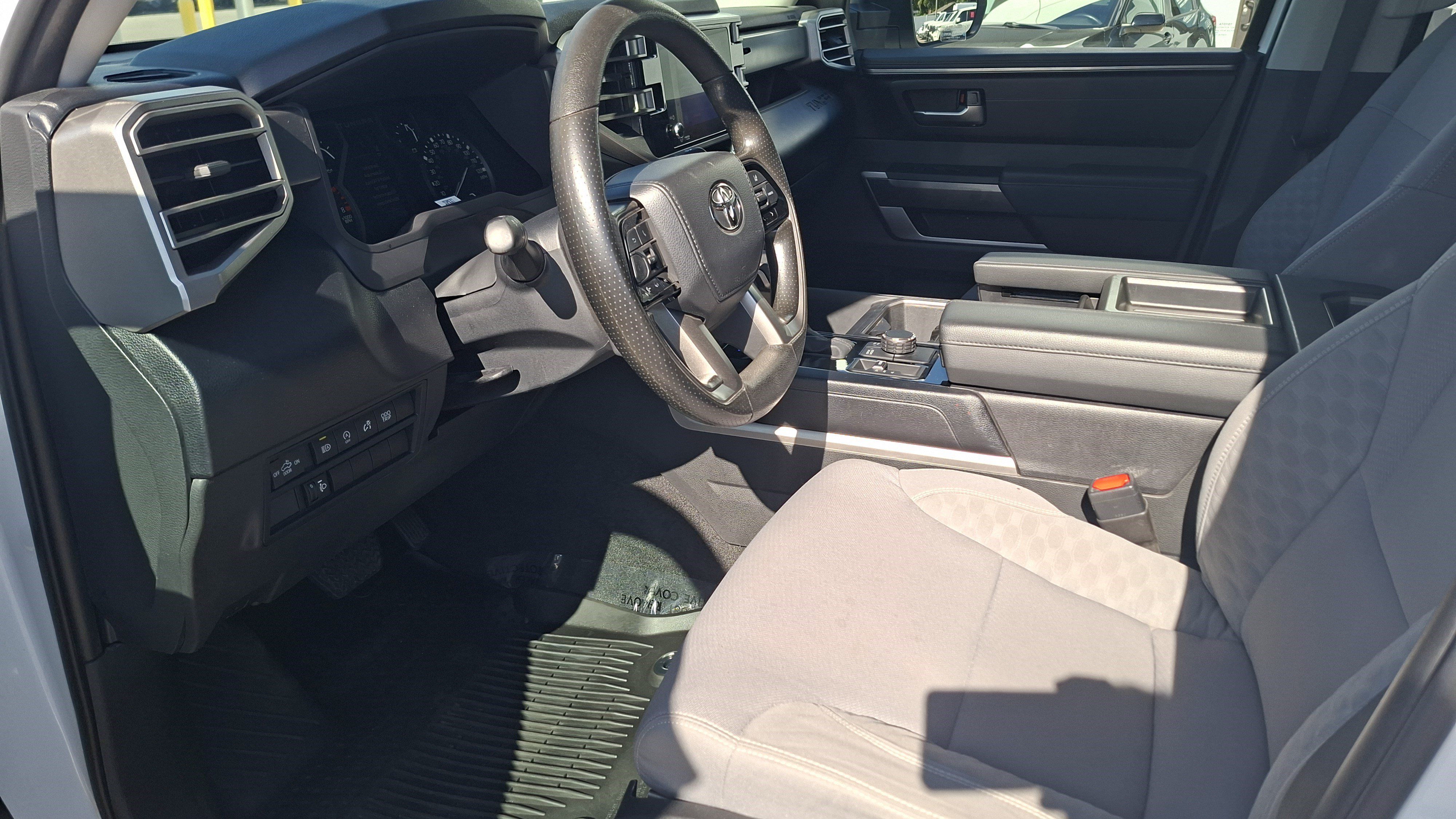 Used 2022 Toyota Tundra SR5 AWD/4WD image 9