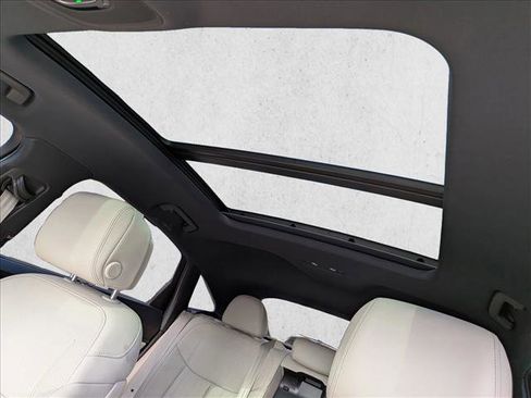 Used 2024 Audi Q8 e-tron Prestige image 15