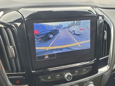 Used 2023 Chevrolet Traverse LT image 32