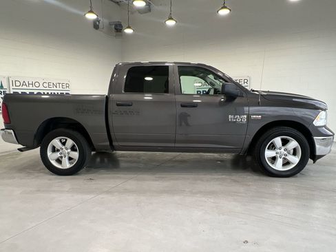 Used 2023 RAM 1500 Classic SLT image 9