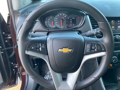 Used 2021 Chevrolet Trax LT w/ LT Convenience Package AWD/4WD image 11