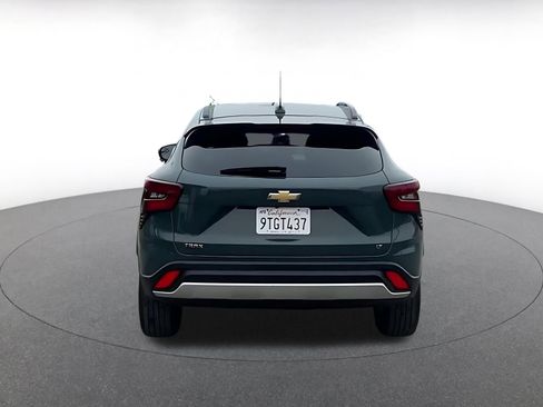 Used 2025 Chevrolet Trax LT image 12