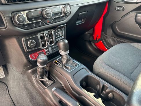 Used 2024 Jeep Wrangler Unlimited Rubicon image 24