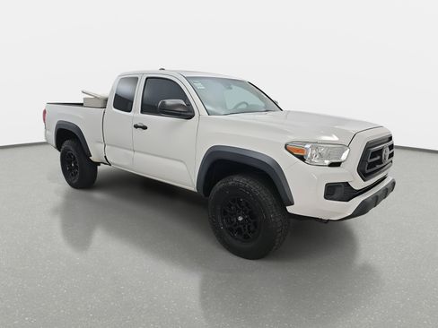 Used 2021 Toyota Tacoma SR image 3