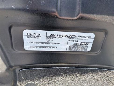 Used 2025 Chrysler Pacifica Select image 14