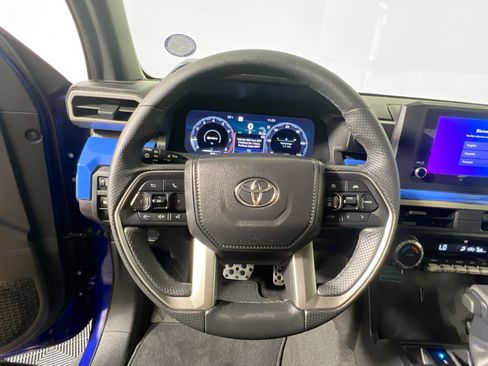 Used 2025 Toyota Tacoma TRD Sport image 17