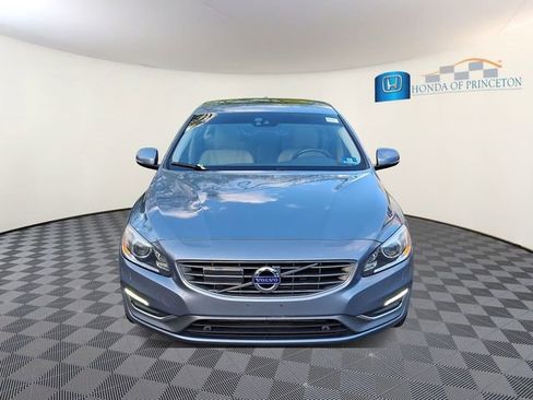 Used 2017 Volvo S60 T5 Inscription Platinum FWD image 2