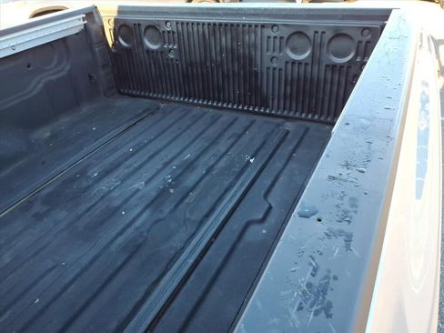 Used 2018 Nissan Titan SV w/ SV Convenience Package image 10