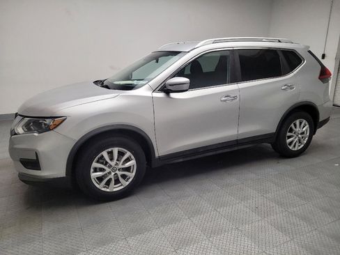 Used 2019 Nissan Rogue SV image 2