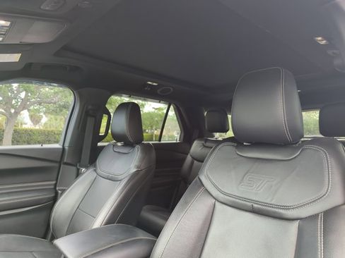 Used 2022 Ford Explorer ST w/ Equipment Group 401A AWD/4WD image 16