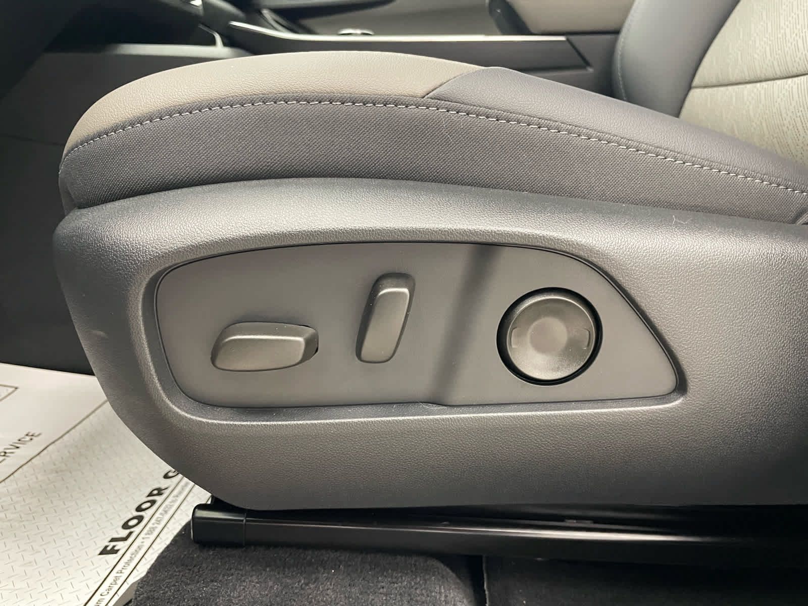 New 2027 Chevrolet Equinox LT w/ Convenience Package II AWD/4WD image 10
