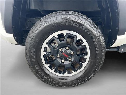 Used 2025 Toyota Tacoma TRD Off-Road image 25