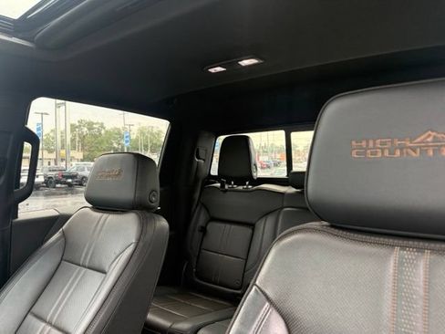 Certified 2025 Chevrolet Silverado 1500 High Country w/ Technology Package AWD/4WD image 8