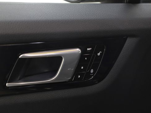 Used 2019 Porsche Cayenne Base image 24