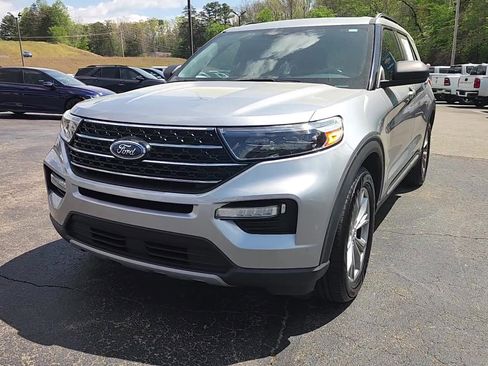 Used 2020 Ford Explorer XLT w/ Equipment Group 202A AWD/4WD image 13