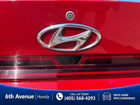 Used 2022 Hyundai Elantra Limited FWD image 15
