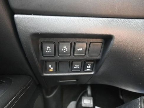 Used 2018 Nissan Pathfinder SL AWD/4WD image 24