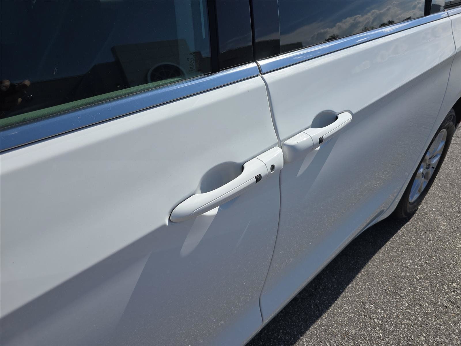 Used 2024 Chrysler Pacifica Touring-L FWD image 12