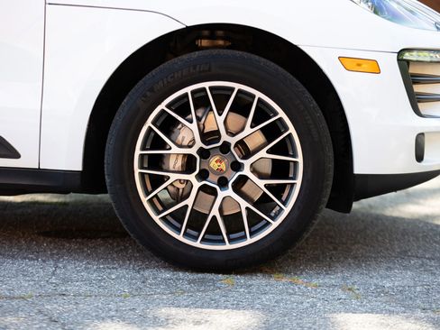 Used 2018 Porsche Macan S image 14