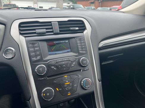 Used 2017 Ford Fusion SE w/ Equipment Group 201A image 11