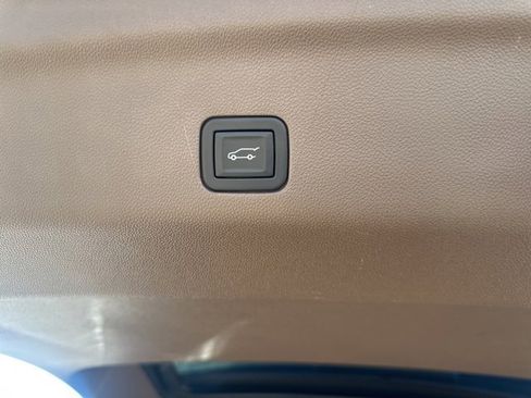 Used 2023 GMC Yukon XL Denali image 36