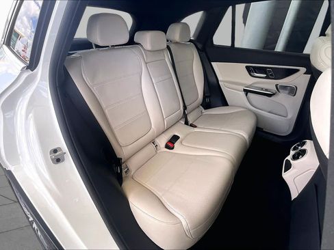 Used 2024 Mercedes-Benz GLC 300 image 18